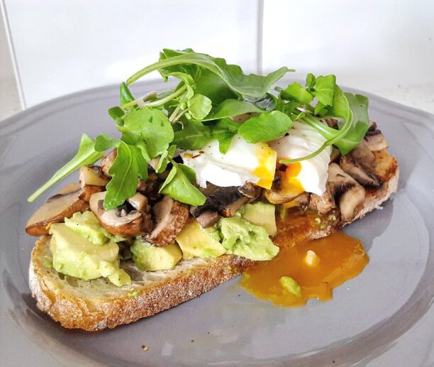 zuurdesembrood-ontbijt-ei